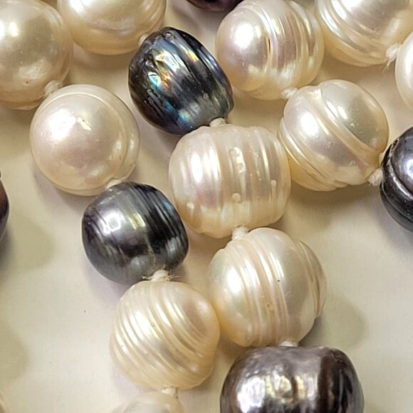 Long Pearl Necklace - Picture 4 of 7